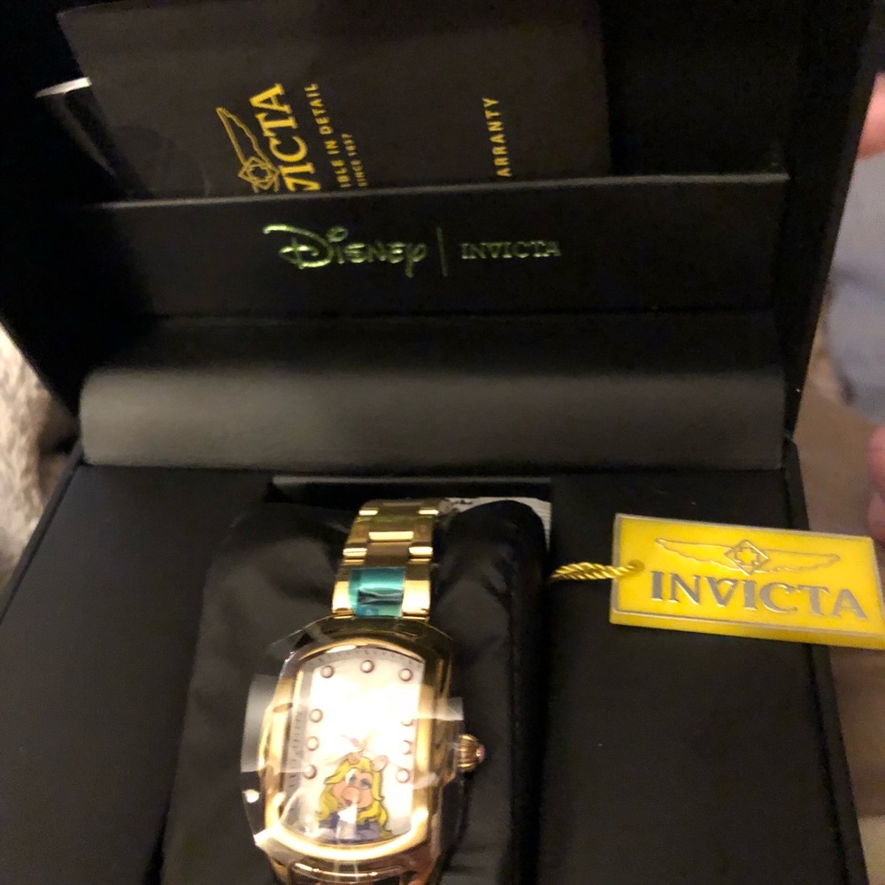 INVICTA MISS PIGGY WATCH
